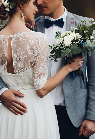 The groom's suit also dazzles