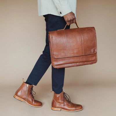 WMK221036 - Leather Messenger Bag