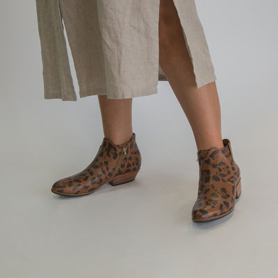 MK21784 - Chelsea Cruz Boots Wild Thing [Women's Leather Boots]