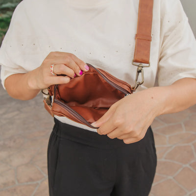 MK221552 - Leather Concert Wallet Rosewood [Women's Leather Bag]