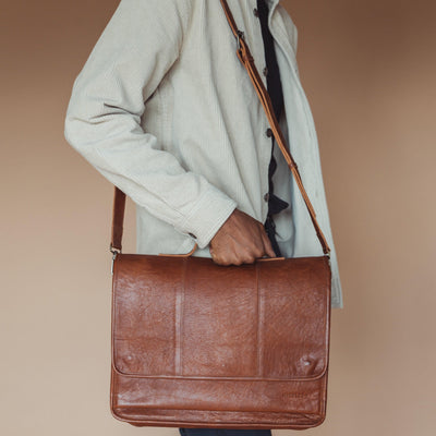 WMK221036 - Leather Messenger Bag