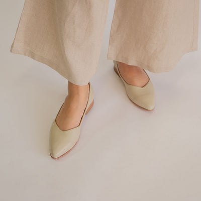 MK22910  - Rumi Flats Bone [Women's Leather Shoes]