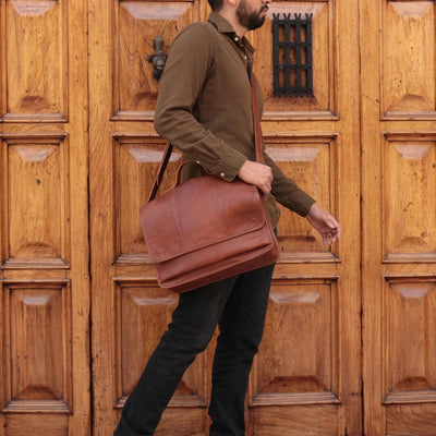 WMK221036 - Leather Messenger Bag