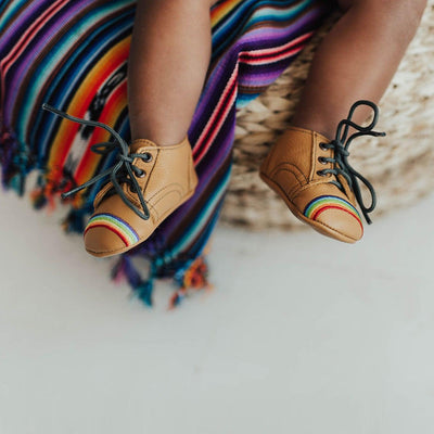 MK21025 - Rainbow Baby Varsity Shoes Dorado