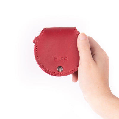 MK211258 - Brave Carrier [Leather AirPod Case]