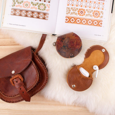 MK211267 - Carrier Mustard [Leather AirPod Case]